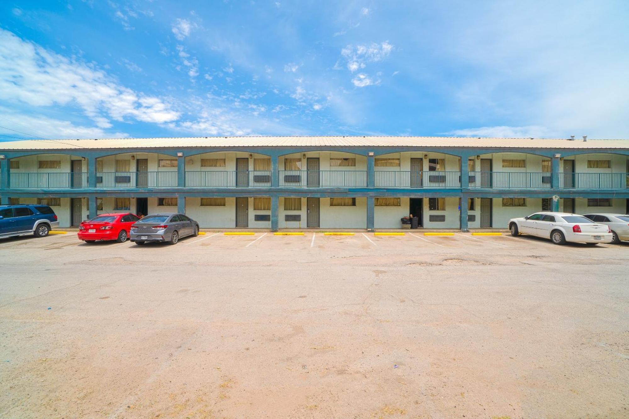 Oyo Hotel มิดแลนด์ ภายนอก รูปภาพ