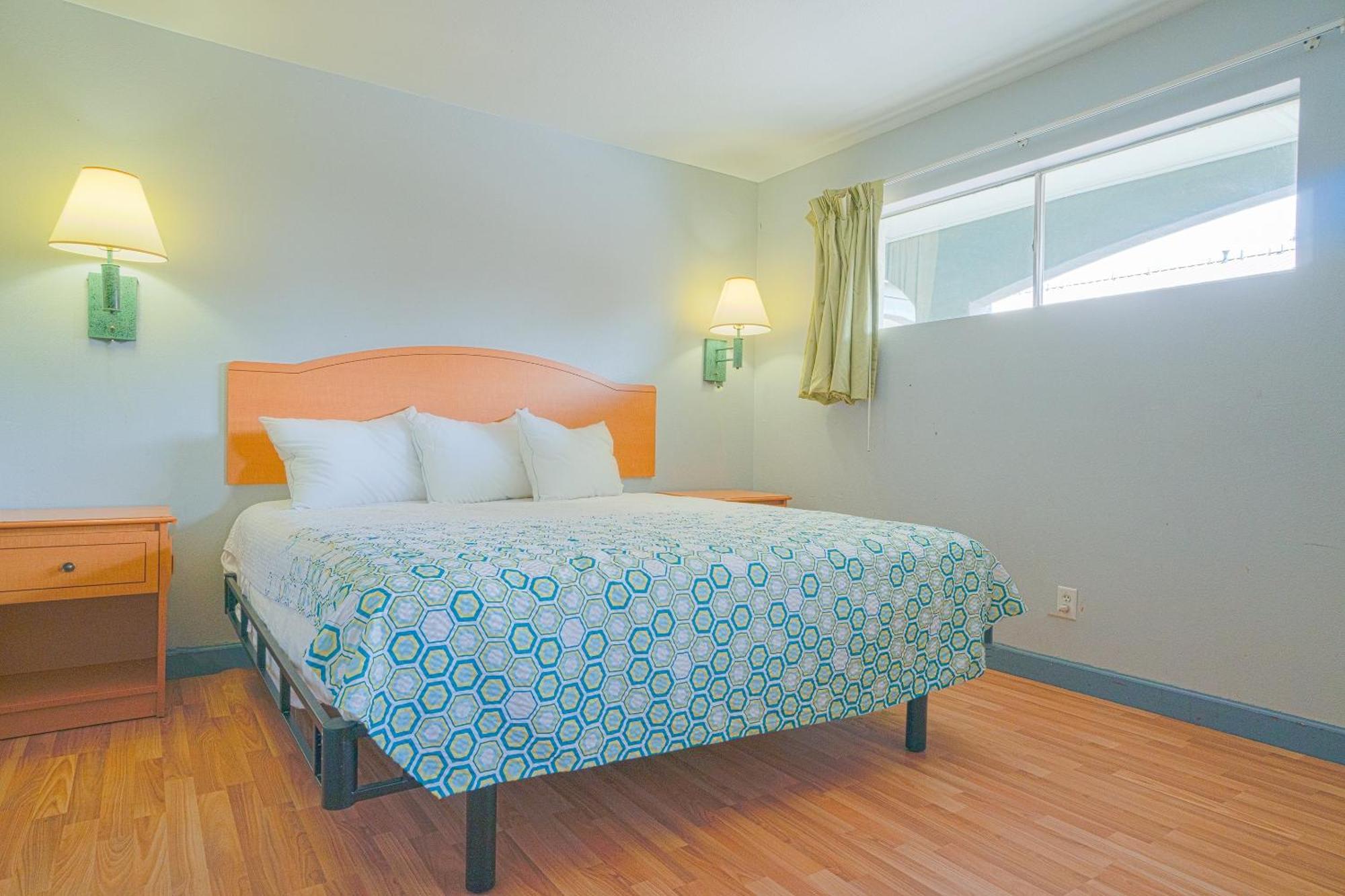 Oyo Hotel มิดแลนด์ ภายนอก รูปภาพ