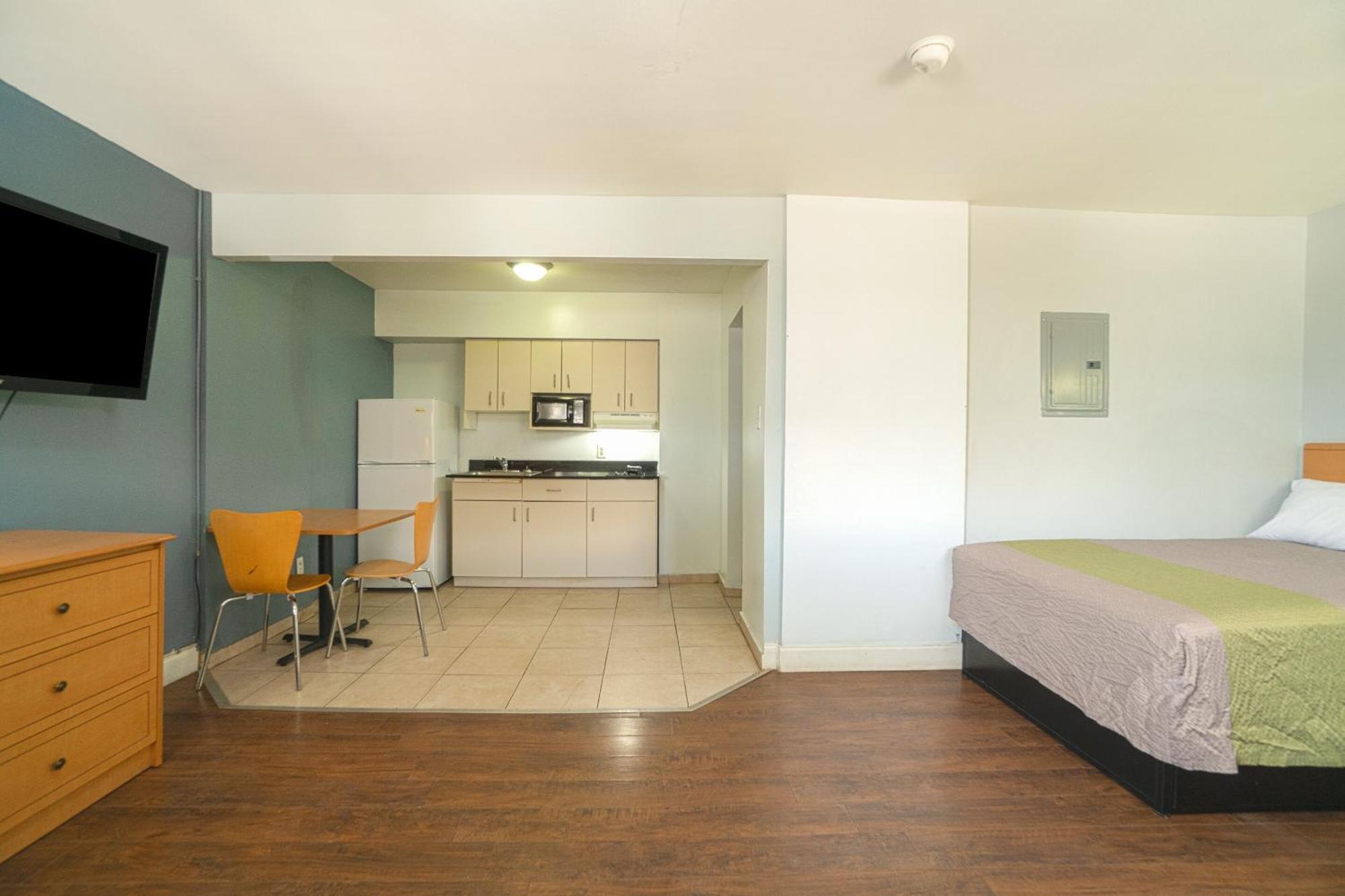 Oyo Hotel มิดแลนด์ ภายนอก รูปภาพ