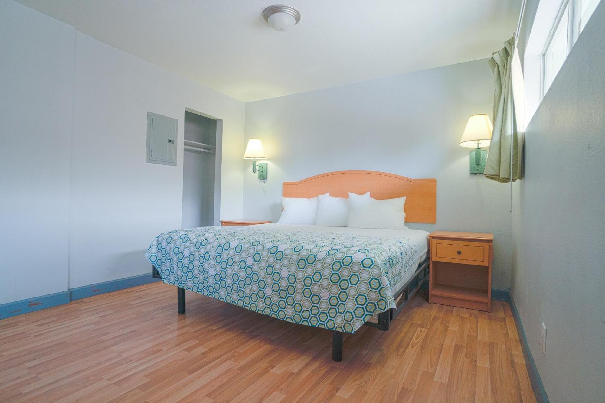 Oyo Hotel มิดแลนด์ ภายนอก รูปภาพ